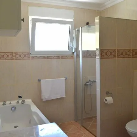 Villa Gold Bau 2