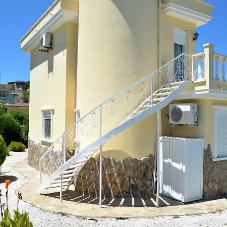 Villa Gold Bau 2